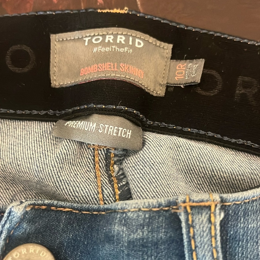 Torrid Bombshell Skinny 10R